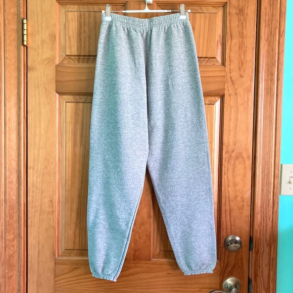 Boy’s size 18-20 Soffe University of Tennessee gray sweatpants with UT emblem - Picture 2 of 8